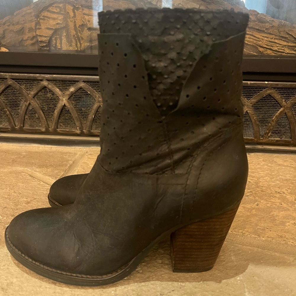 Womens Steven by Steve Madden leather boots